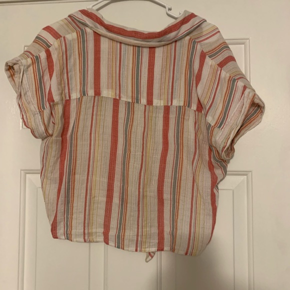 It’s a cute forever 21 top!! - Picture 3 of 4